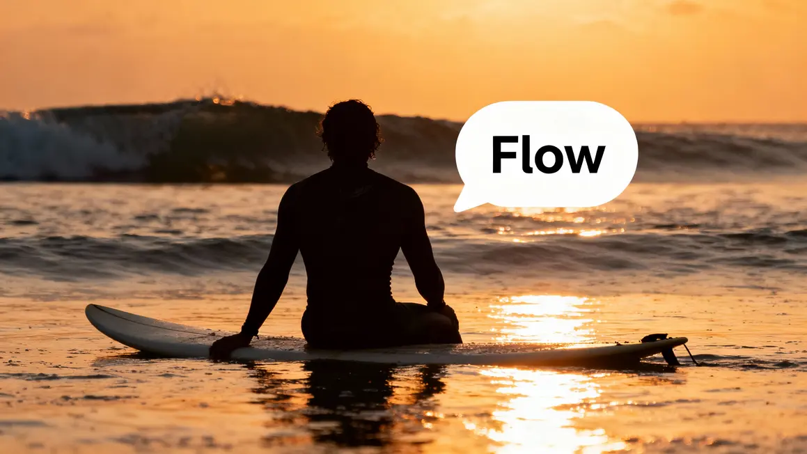 Surfeur assis mer calme flow zen